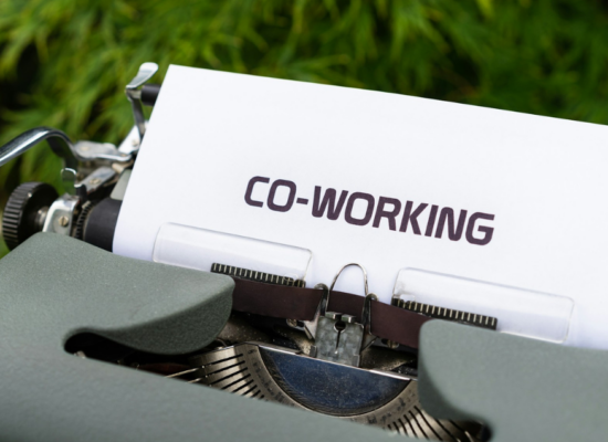 Met dit blog hoop ik dat je meer te weten bent gekomen over samenwerken met redacteurs en tekstschrijvers. Wil je verder kennismaken? Heb je te redigeren teksten en wil je een prijsopgave ontvangen? Stuur dan een mailtje en vermeld daarbij je telefoonnummer, je website, waar het boek over gaat en hoeveel pagina’s het zijn. Ik zal op korte termijn contact met je opnemen om verder kennis te maken. Sta je op het punt om iemand in te huren voor je teksten? Lees dan dit blog vol tips voor samenwerken met redacteurs en tekstschrijvers.